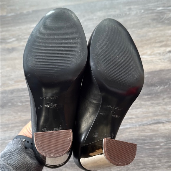Nine West block heel Women's Shoes with gold heel - Picture 3 of 4